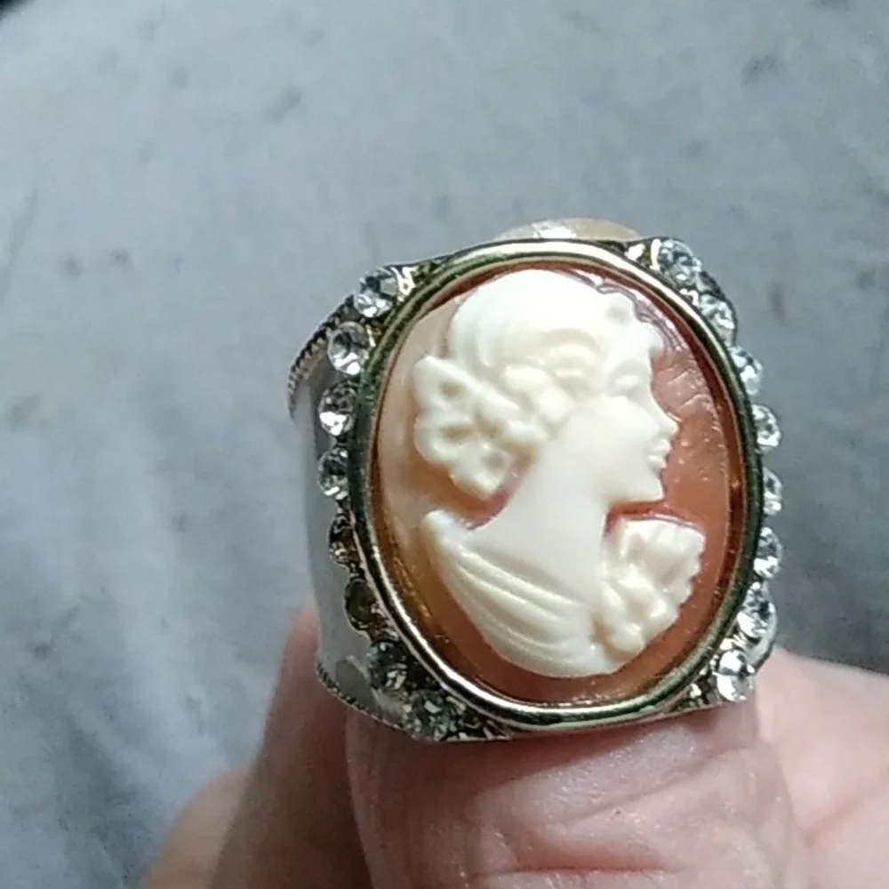 AMADEO SET HINGED BRACELET/RING.MOTHER OF PEARL,CAMEO,Swarovski accent,Gold - Picture 3 of 7